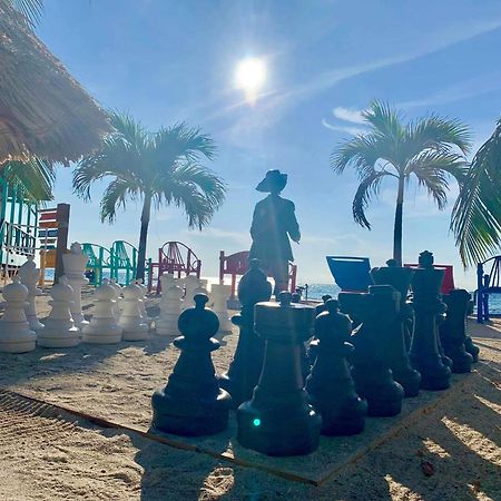 King Lewey'S Island Resort Placencia Bagian luar foto