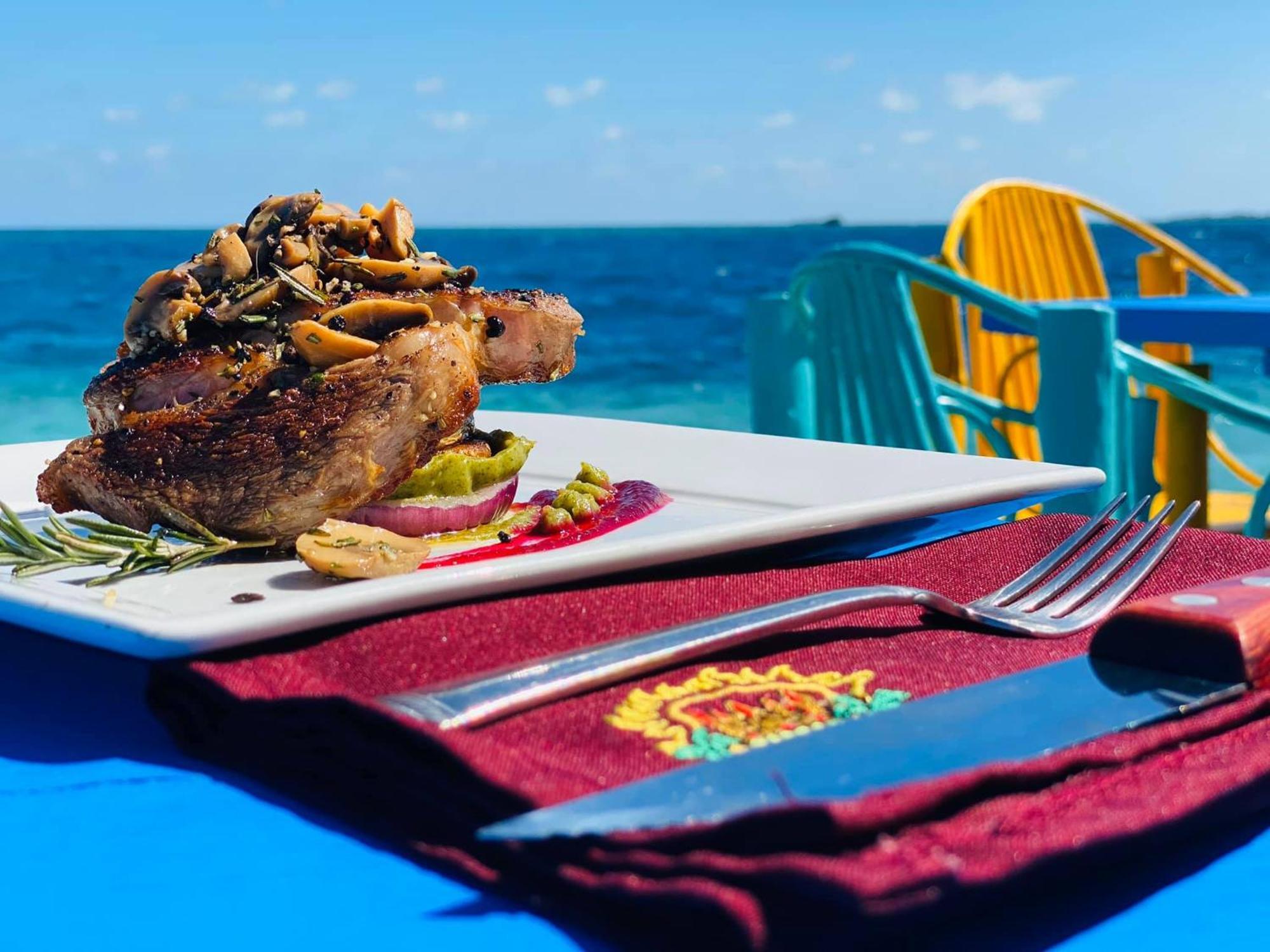 King Lewey'S Island Resort Placencia Bagian luar foto