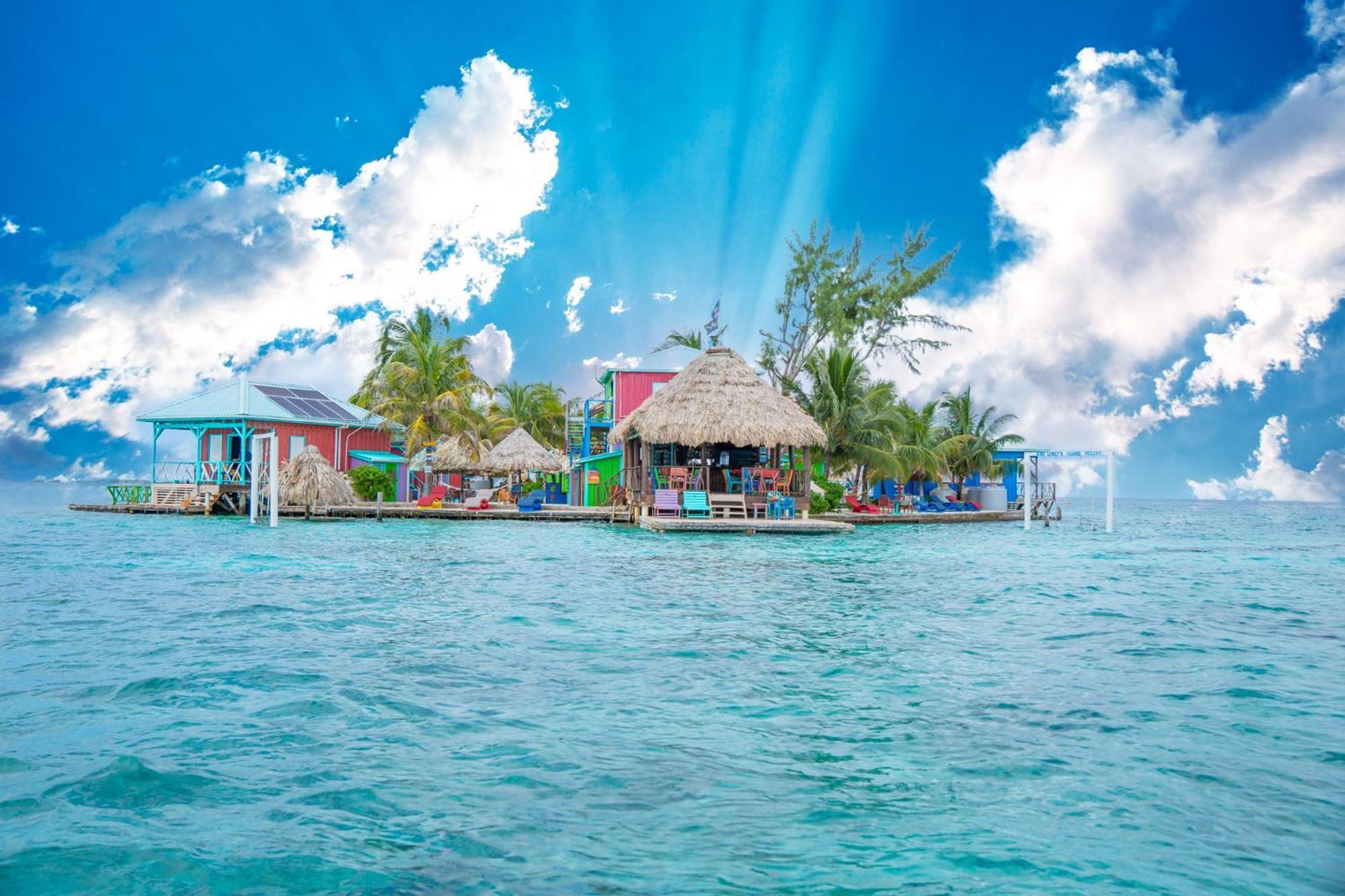 King Lewey'S Island Resort Placencia Bagian luar foto