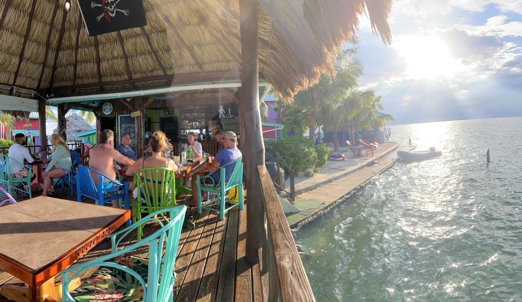 King Lewey'S Island Resort Placencia Bagian luar foto