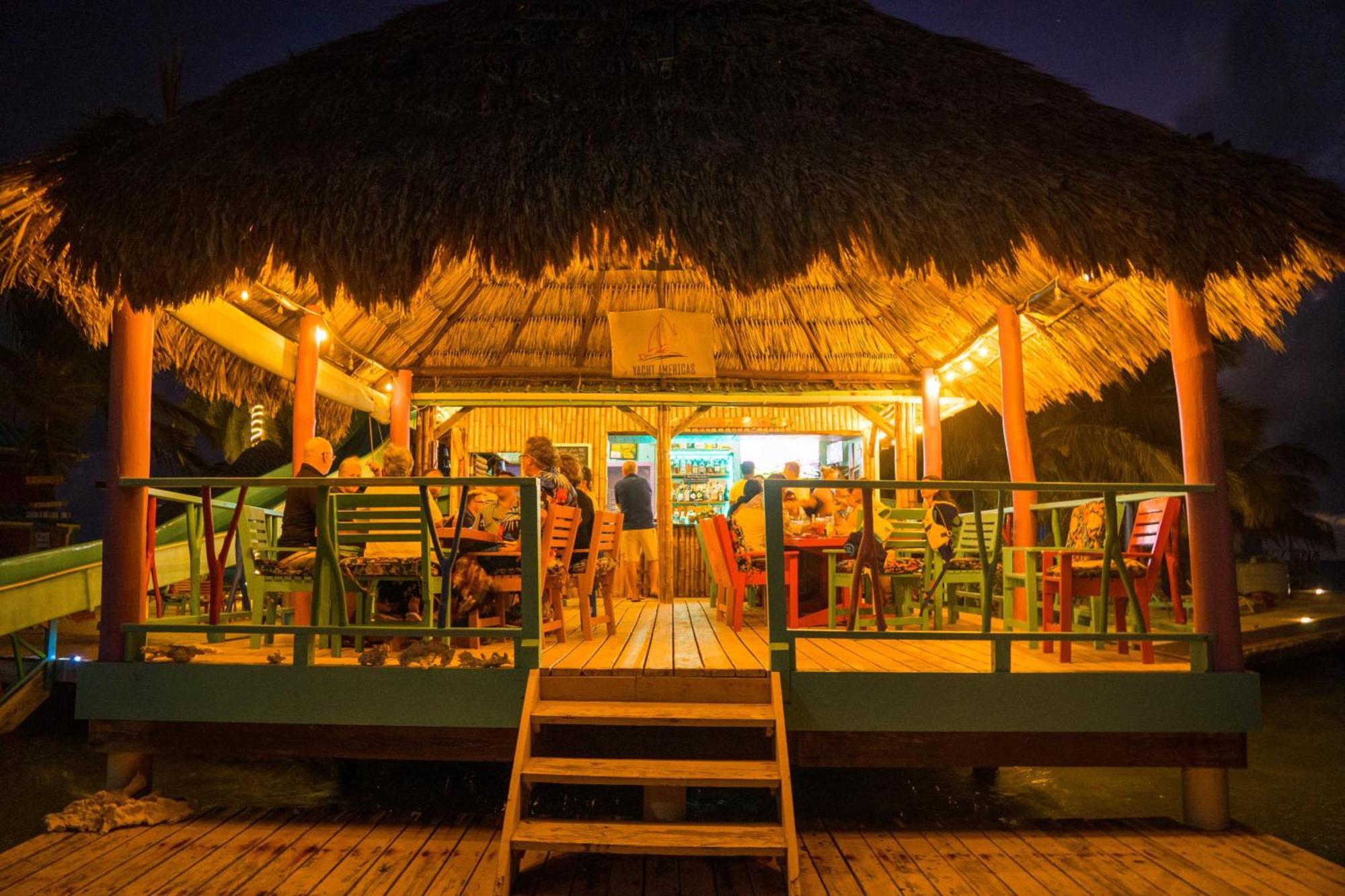 King Lewey'S Island Resort Placencia Bagian luar foto