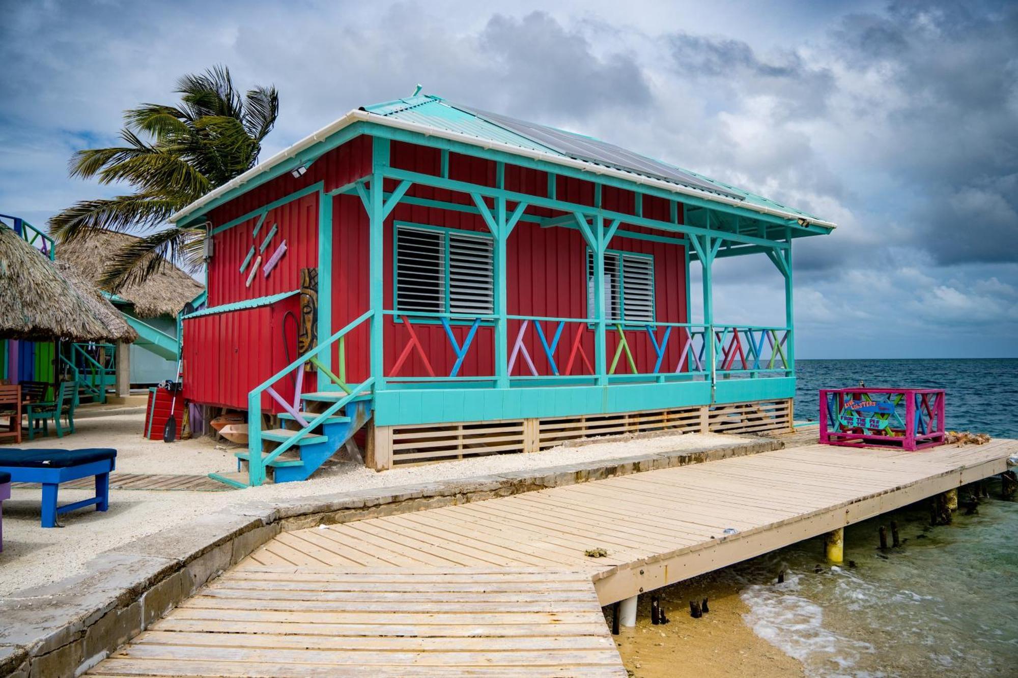 King Lewey'S Island Resort Placencia Bagian luar foto