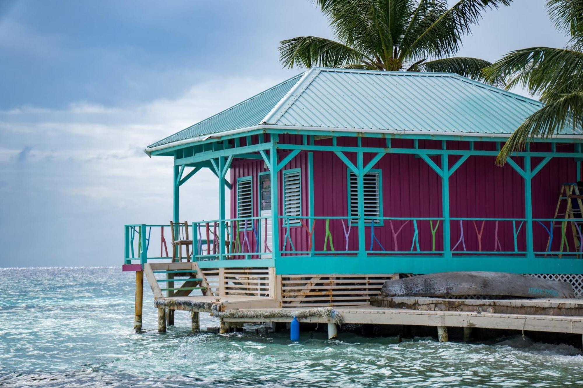 King Lewey'S Island Resort Placencia Bagian luar foto