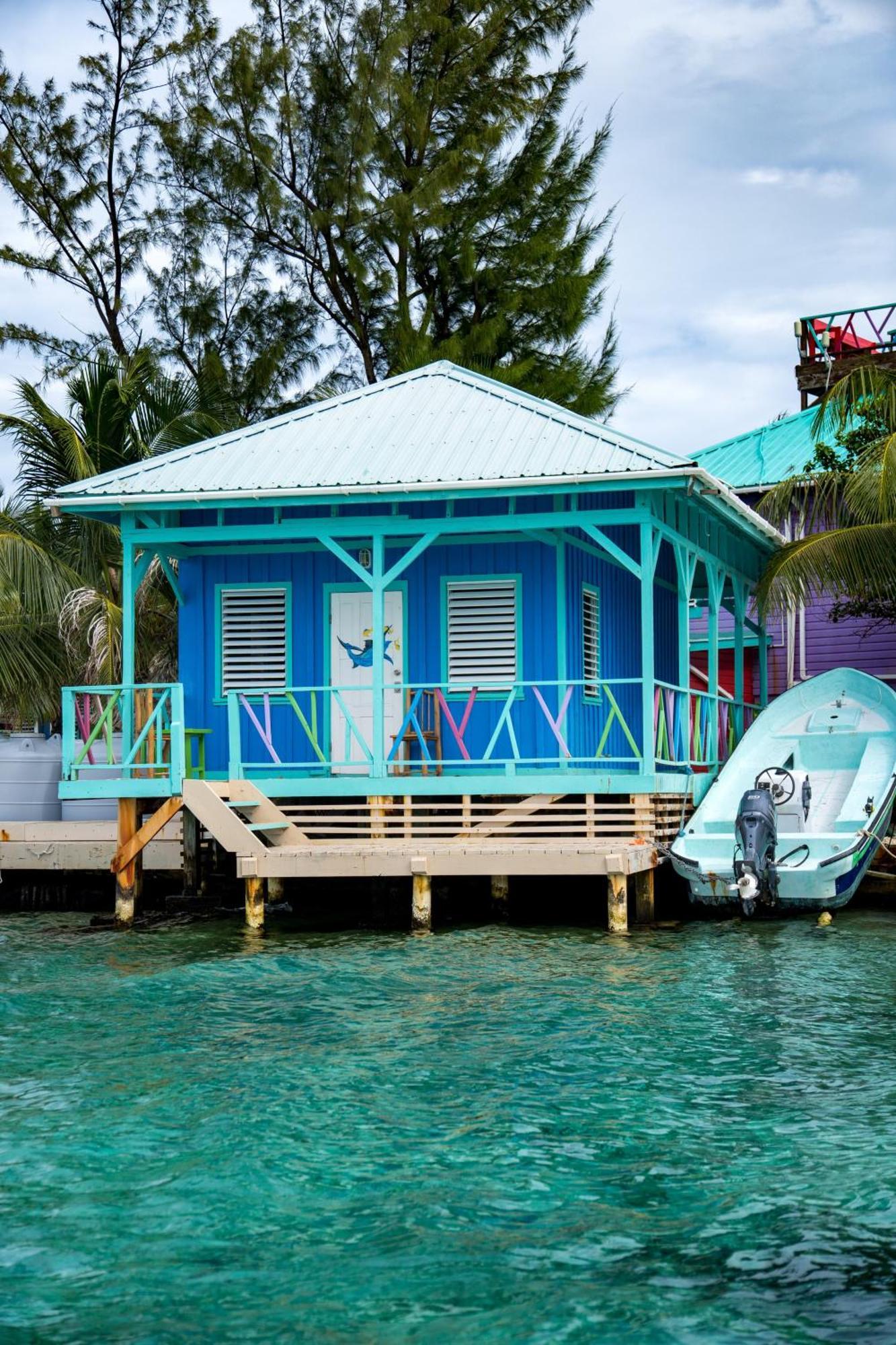 King Lewey'S Island Resort Placencia Bagian luar foto