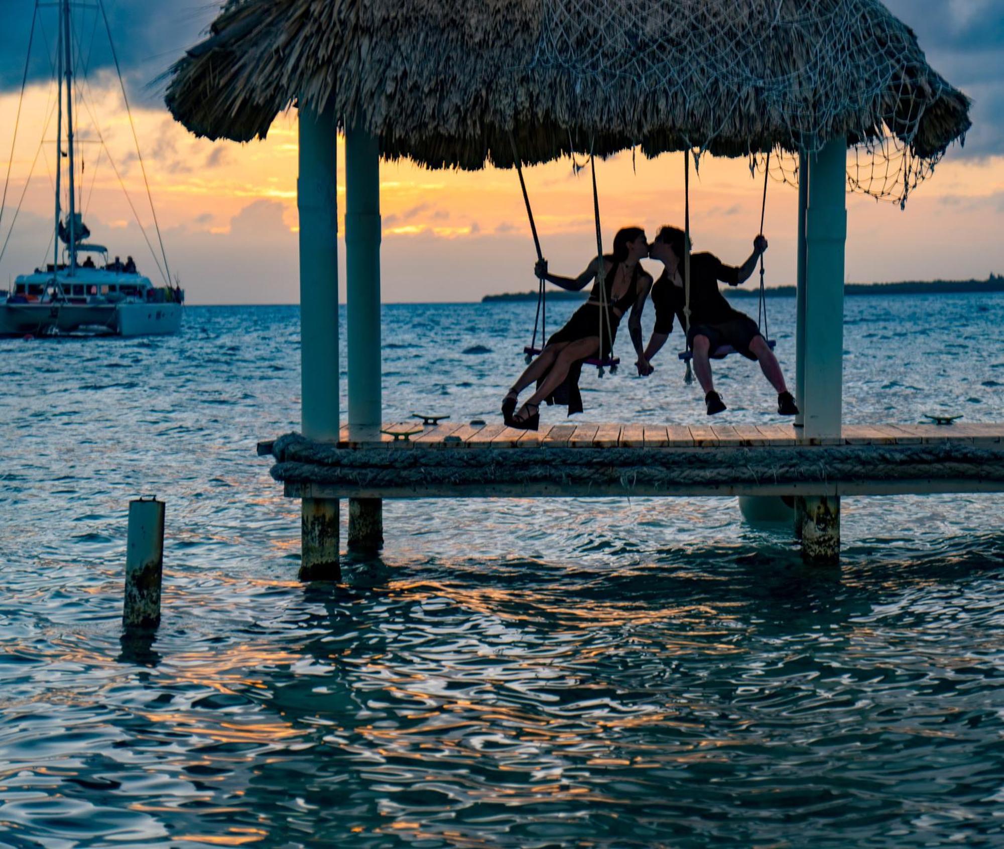 King Lewey'S Island Resort Placencia Bagian luar foto