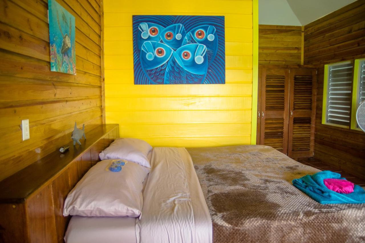 King Lewey'S Island Resort Placencia Bagian luar foto