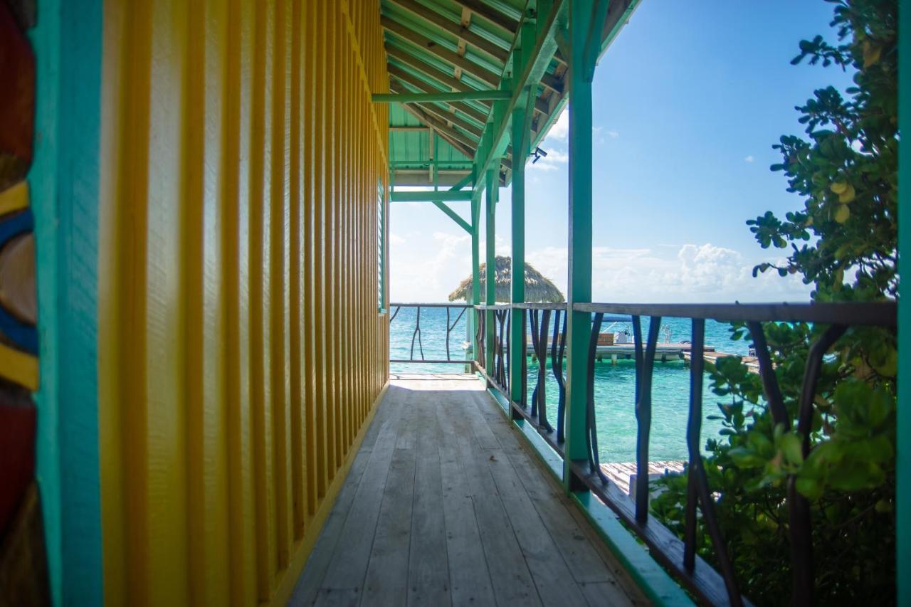 King Lewey'S Island Resort Placencia Bagian luar foto